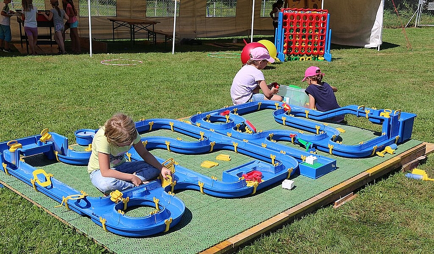 Aquaplay: Schleusen öffnen für die Schiffsfahrt.