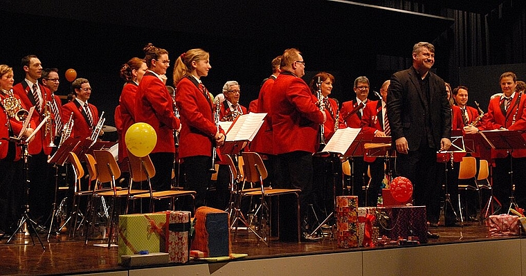 Ausgelassen: Die Stadtharmonie Laufen wusste ihren runden Geburtstag ausgelassen zu feiern. Foto: Melanie Brêchet