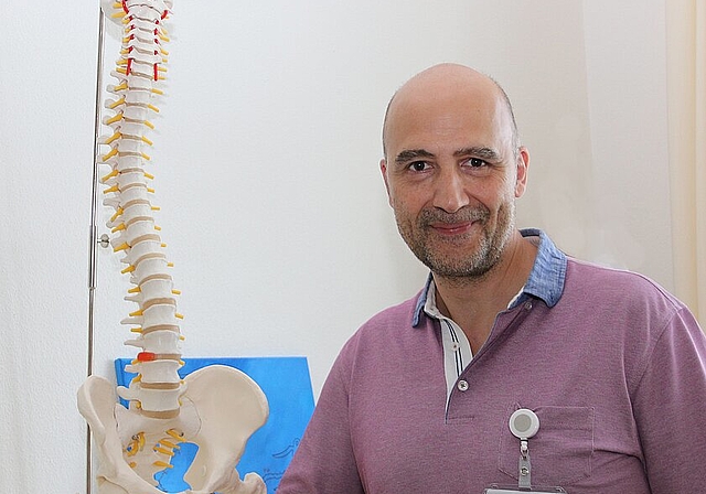 <em>Gleichberechtigung: </em>Bijan Cheikh-Sarraf will gemeinsam mit den Therapeutinnen und den Schmerzpatienten den Weg bestimmen.Foto: Gini Minonzio