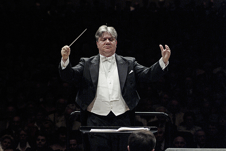 Charismatisch: Andreas Spörri, der Dirigent des Konzerts, im KKL in Luzern. Foto: ZVG