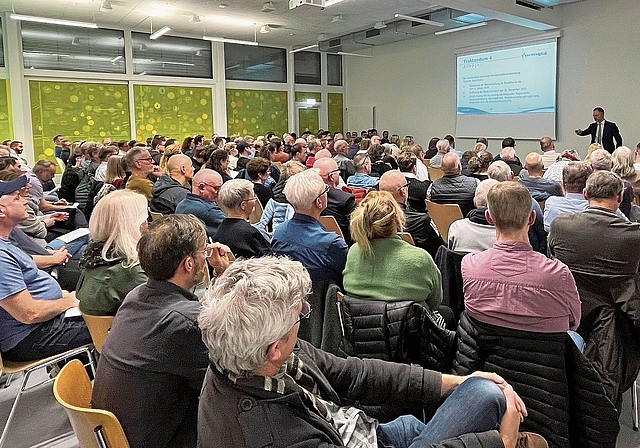 Voller Saal: 156 Stimmberechtigte erschienen an der letzten Breitenbacher Gemeindeversammlung – eine Rekordbeteiligung. Foto: Bea Asper