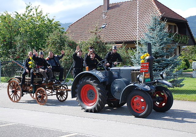 Auf Wiedersehen in Gempen! Diese Handdruckspritze – hier präsentiert in Neuendorf – kaufte die Dorneckberger Gemeinde vor 125 Jahren. Sie markiert die «Stunde Null» in der Zeitrechnung der Gempner Feuerwehr.  Foto: ZVG