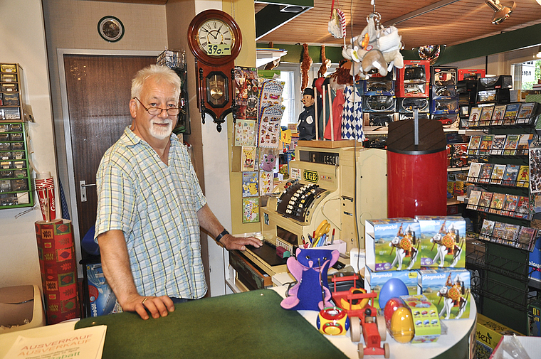 Muss krankheitshalber aufgeben: Peter Vögtli, Inhaber und Gründer des gleichnamigen Spielwarengeschäfts. Foto: Isabelle Hitz