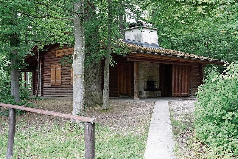 Bauliche Anpassungen: Die Bürgerhütte erhält unter anderem eine grössere Küche. Fotos: Tobias Gfeller