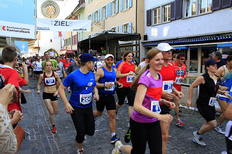 Läufer: Voll motiviert auf die 16,09 km. Läufer: Voll motiviert auf die 16,09 km.
