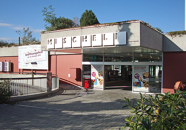 Bereit zum Eröffnungsfest: Das Mischeli-Center in Reinach präsentiert sein Facelifting. Foto: Guido Herklotz