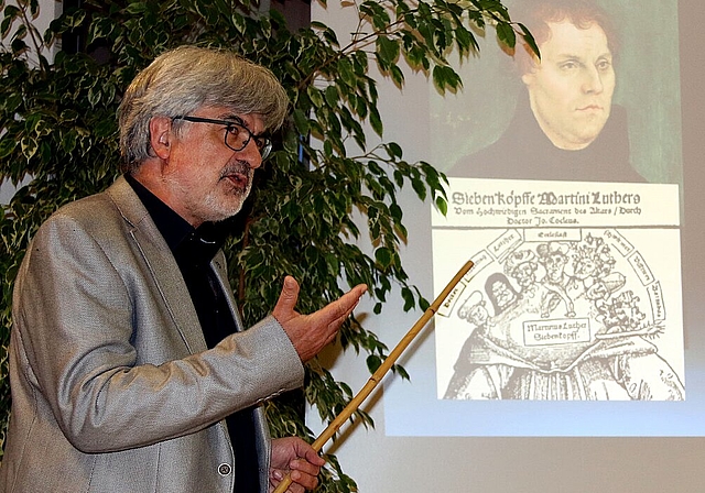 Stellt Martin Luther vor: Thomas Brunnschweiler hat sich intensiv mit dem Leben in der Reformationszeit auseinandergesetzt. Foto: Gaby Walther