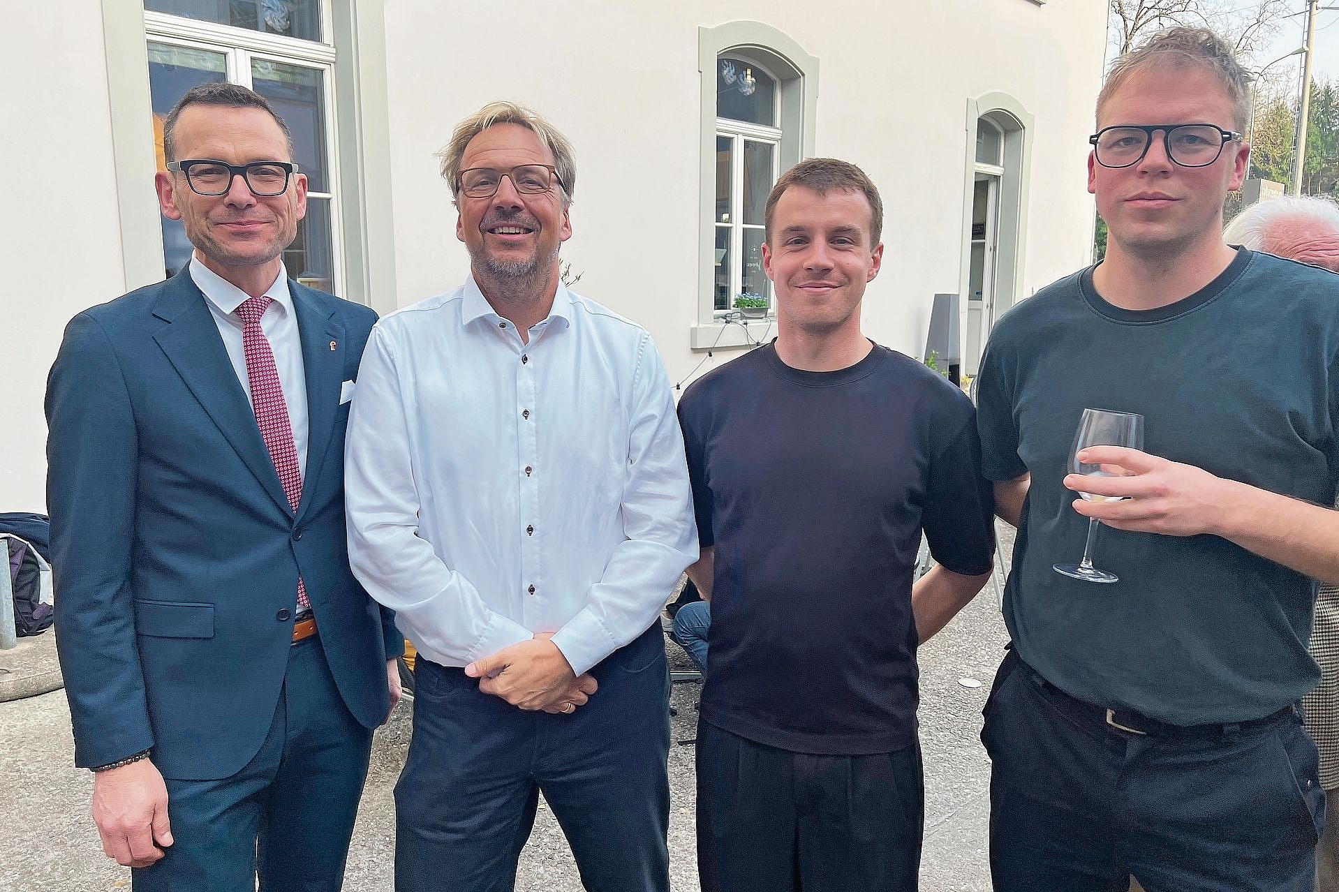 Trafen sich am Vortrag von vergangenem Samstag: (v. l.) Regierungsrat Thomi Jourdan, Remo Oser, Präsident des Vereins Bezirksrat Gesundheit, und die Architekten Samuel Meury und Elias Aebi. Fotos: Simon Jermann