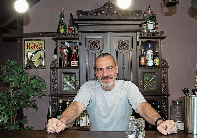 Mit Herzblut in der Eventbranche: Stevie Brügger in seinem Lokal auf dem Dreispitz-Areal. Foto: Florin Bürgler
