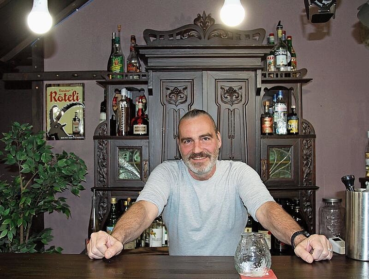 Mit Herzblut in der Eventbranche: Stevie Brügger in seinem Lokal auf dem Dreispitz-Areal. Foto: Florin Bürgler