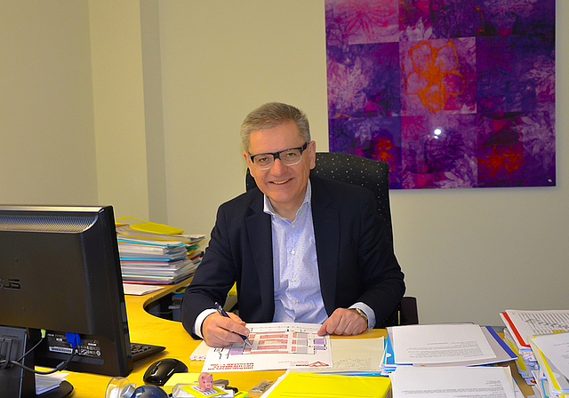 Schätzt den Perspektivenwechsel: Melchior Buchs diesen Dienstag in seinem Büro im Business Parc Reinach.  Foto: Thomas Kramer