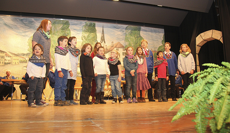 Erster öffentlicher Auftritt: Die Chindergruppe Birs-Echo erntete beim Reinacher Publikum grossen Applaus. Foto: ZVG