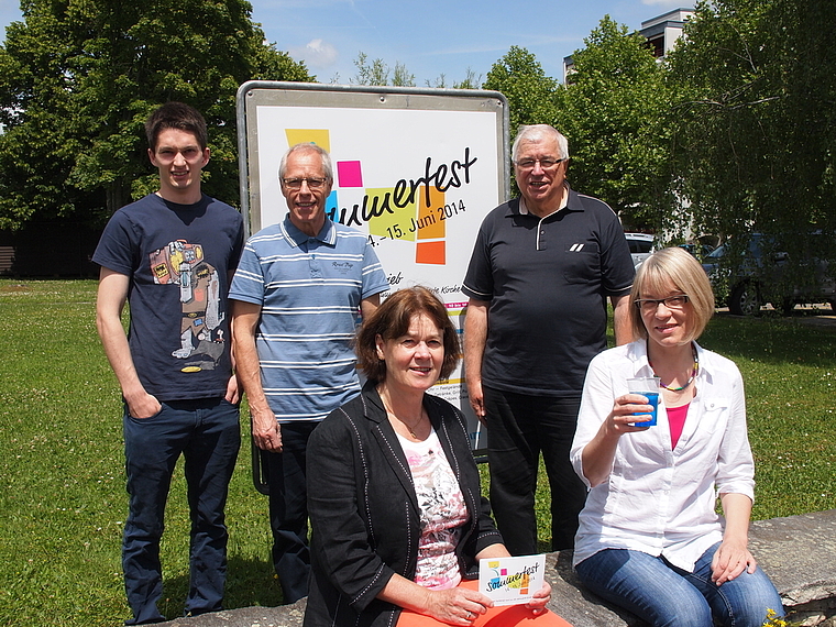 Vorfreude: Luca Vecchi, OK-Präsident Armin Hauser, Sibylle Piel (Präsidentin der Kirchenpflege), Kurt Hofmann, Inga Schmidt (v. l.). Foto: Tobias Gfeller