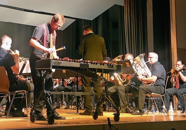 Star des Abends: Perkussionist Philipp Meier begeisterte auf dem Xylofon. Foto: Sabine Asprion
