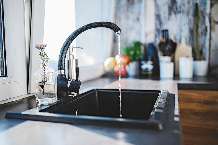 Klare Sache: Europaweit soll die Belastung des Trinkwassers durch chemische Substanzen minimiert werden. Foto: Pixabay
