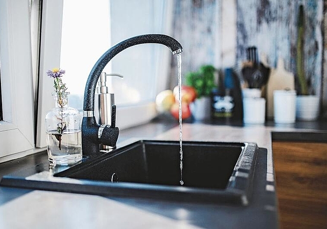 Klare Sache: Europaweit soll die Belastung des Trinkwassers durch chemische Substanzen minimiert werden. Foto: Pixabay