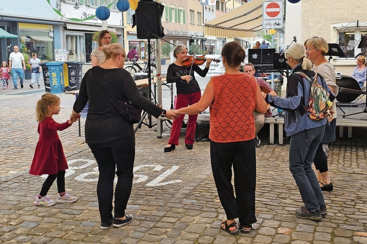 Irische und osteuropäische Musik: Die Band Folkloris aus Liestal eröffnete den musikalischen Tag. 