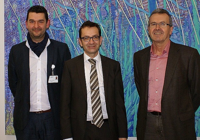 Verantwortlich für die Geriatrische Rehabilitation: (v.l.) Stationsleiter Matthäus Sommer, Spitalleiter Michael Rolaz und Chefarzt Dr. med. Beat Ritter. Fotos: Jürg Jeanloz