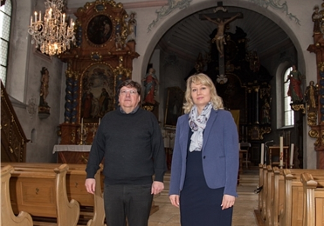 Architekt und Pfarrerin: Martin Plattner und Denise Wyss liegt der Erhalt der St.-Katharinen-Kirche am Herzen. Foto: Martin Staub