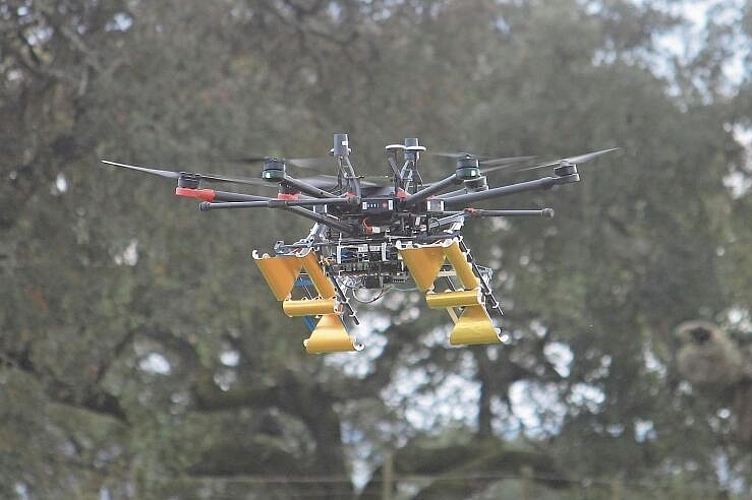 Im Aufwind: In den Drohnen, die zur Minensuche eingesetzt werden, stecke noch viel Entwicklungspotenzial, glaubt Urs Endress. Foto: zvg