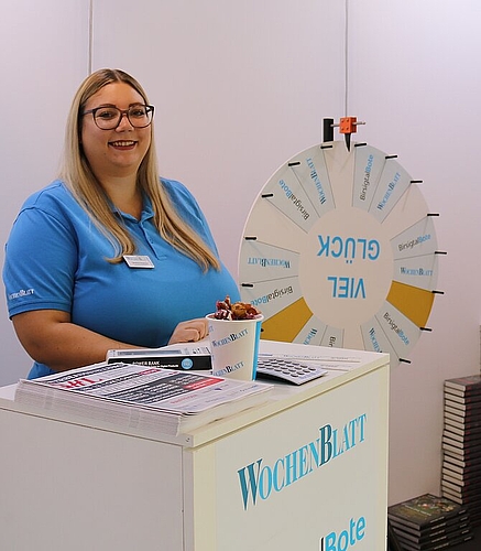 <em>Glücksrad: </em>Auch das Wochenblatt ist mit einem Stand anwesend.<em/>

