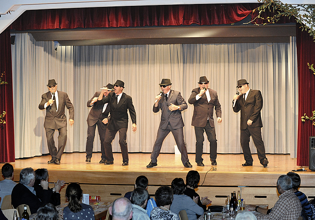 Im Bluesverein: Die Männer des Turnvereins als Blues-Brothers. Foto: ZVG