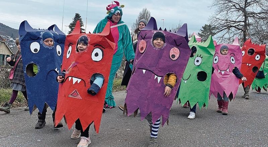 Geistreiche Kostüme an der Kinderfasnacht: Eher herzerwärmend als furchteinflössend. Fotos: Florin Bürgler
