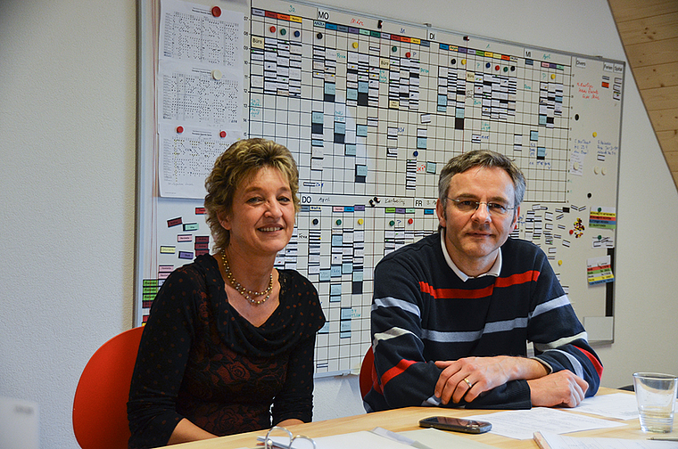 Arbeiten Hand in Hand: Spitexstationsleiterin Verena Voegtli mit Pascal Hasler, Präsident des Kranken- und Hauspflegevereins. Foto: Jay Altenbach
