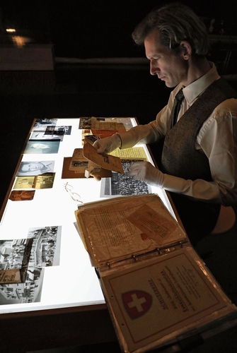 Schlüpft in die Rolle von Carl Lutz: Schauspieler Jonas Gygax. Foto: zvg Schlüpft in die Rolle von Carl Lutz: Schauspieler Jonas Gygax. Foto: zvg