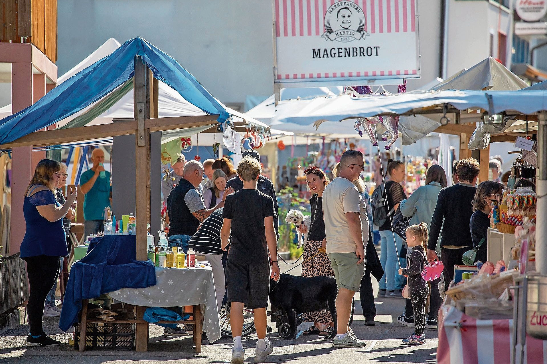 Markttreiben: Besucherinnen und Besucher geniessen den «Herbschtmärt Nunnige». Fotos: Martin Staub