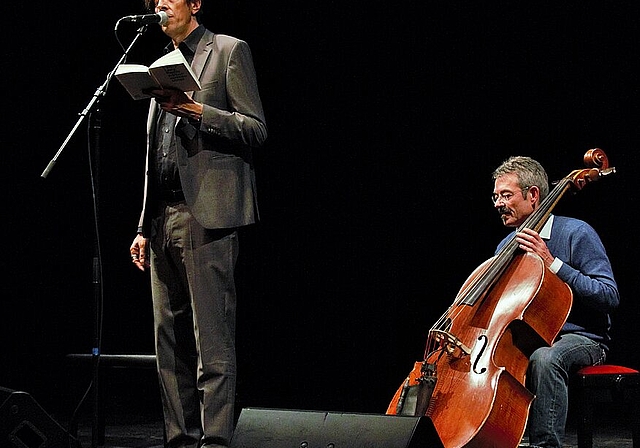 Lesung kombiniert mit Musik: Pedro Lenz und Michael Pfeuti. Foto: Gaby Walther