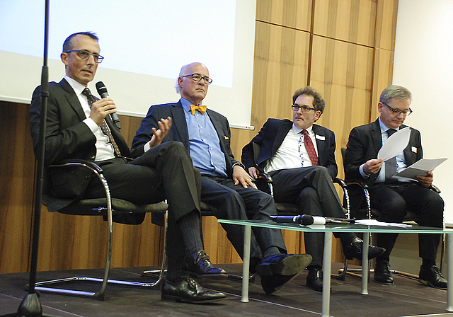 Hochkarätig besetztes Podium: Dr. Carlos Lenz, Unternehmer Klaus Endress, Prof. Dr. Rolf Weder und Moderator Dr. Melchior Buchs (v. l.).  Foto: Thomas Brunnschweiler