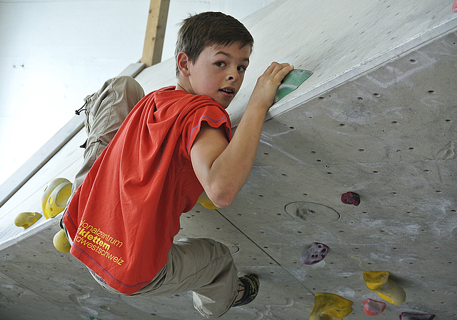 Geschmeidig wie eine Katze: Der 13-jährige Dornacher Philipp Geisenhoff, zweifacher Schweizer Meister.  Foto: Bea Asper