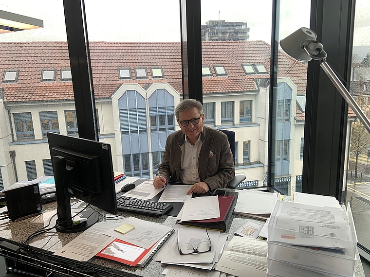 Gut unterwegs: Gemeindepräsident Melchior Buchs geniesst in der Bevölkerung grosse Unterstützung. Ob dies auch nach unpopulären Entscheidungen so weitergeht, bleibt abzuwarten. Foto: Caspar Reimer