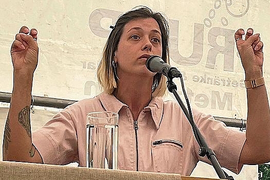 Spoken-Word-Artistin: Rund um den Glauben drehte sich die Performance von Lisa Christ.