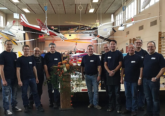 Das OK: Seit 35 Jahren existiert der Modelflugverein Brislach.Foto: Bea Asper