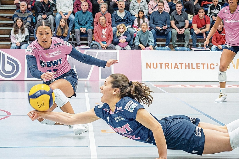 Voller Einsatz: Sm’Aesch hat das Spiel am Samstag nach einem spannenden Schlagabtausch gewonnen. Foto: zvg / Sacha Grossenbacher