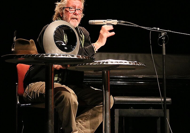 Der «kleine Dutzli»: Roland Neyerlin liess mit seinen Geschichten ein Laufen früherer Zeiten auferstehen. Foto: Gaby Walther