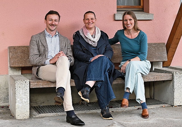 Im Einsatz für die anthroposophische Schule: (v. l.) Alexander Kühl (Präsident des Schulvereins), Susanne Böttge (Mitglied des Schulführungsvorstands und des Schulverein-Vorstands) und Katharina Vogt (Öffentlichkeitsarbeit und Fundraising).  	F