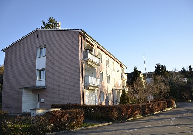 Defekte Küchengeräte, vergilbte Wände, uralte Teppiche: Eine der Wohnungen in der gemeindeeigenen Liegenschaft an der Schmiedegasse 27 befindet sich in desolatem Zustand.  Foto: Thomas Kramer