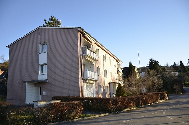 Defekte Küchengeräte, vergilbte Wände, uralte Teppiche: Eine der Wohnungen in der gemeindeeigenen Liegenschaft an der Schmiedegasse 27 befindet sich in desolatem Zustand. Foto: Thomas Kramer