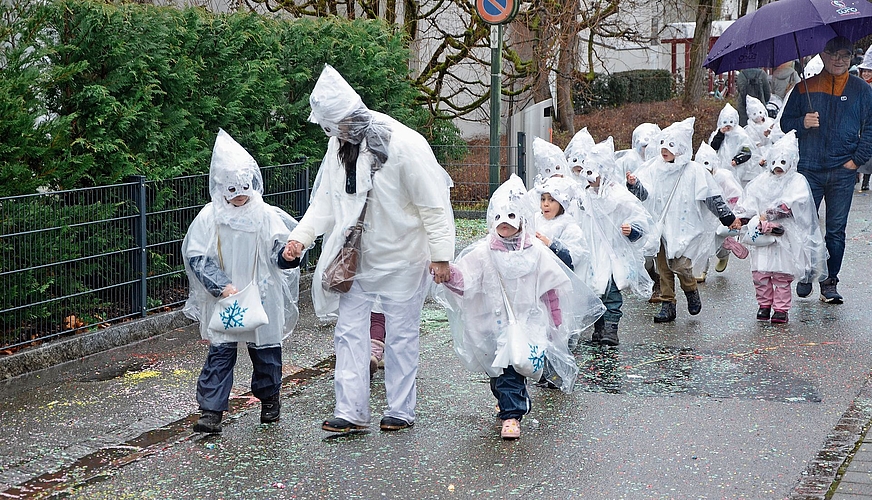 Unter der Pelerine: die einzige Möglichkeit, um trocken zu bleiben. Unter der Pelerine: die einzige Möglichkeit, um trocken zu bleiben.
