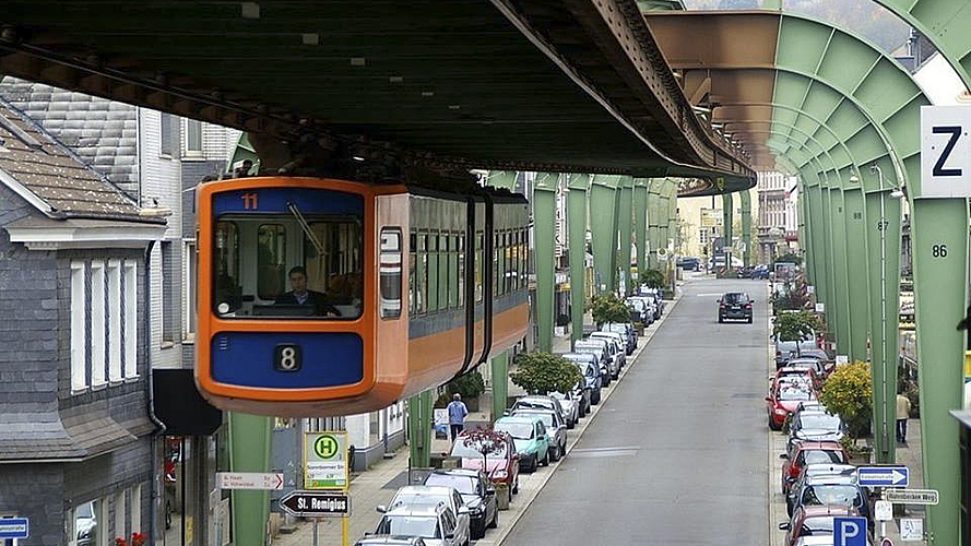 Vorbild: Die Schwebebahn im deutschen Wuppertal. Fotos: Caspar Reimer/zVg