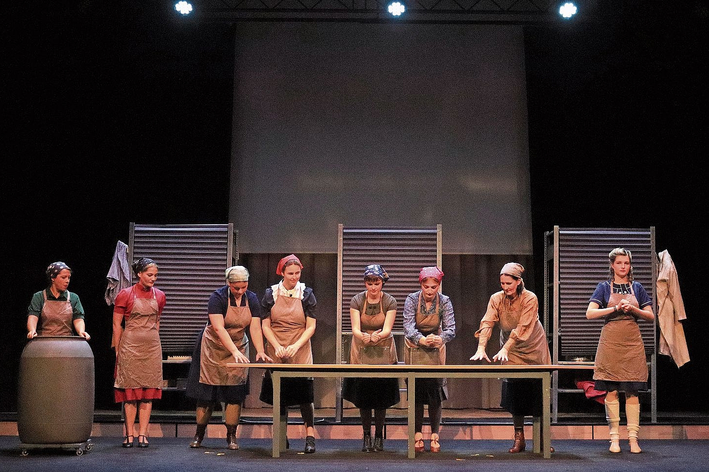 Laientheater: 22 Schauspielerinnen und Schauspieler aus Arlesheim und der Region führen «Seidenstreik» im Setzwerk auf. Fotos: Désirée Bellwald