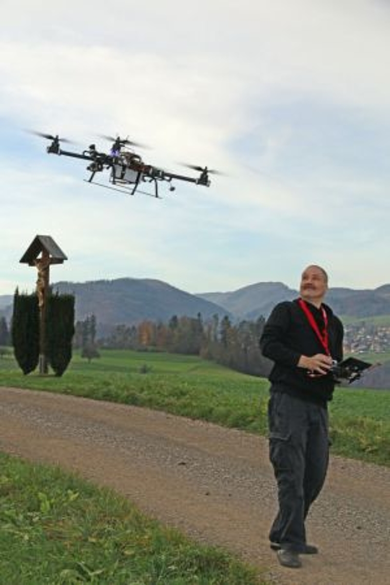 Mehr als ein Spielzeug: Andreas Jost macht mit seinem selbst gebauten Multicopter spektakuläre Bilder.