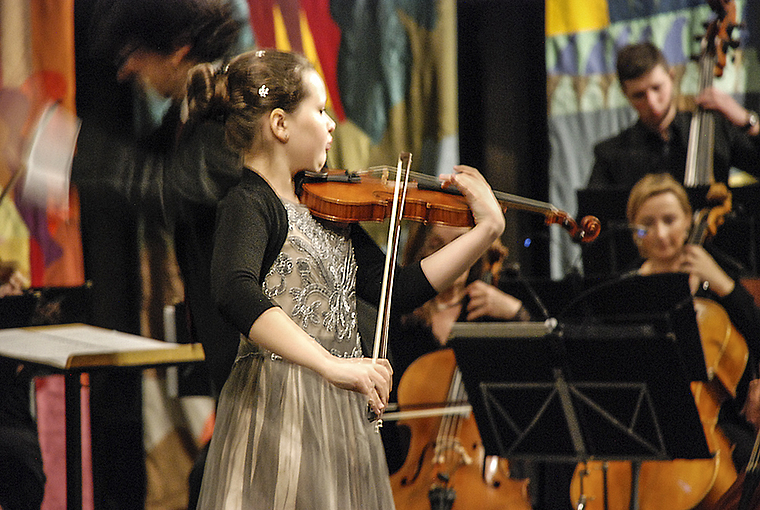 Verbindet Talent und Fleiss: Anna Schultsz interpretiert die Romanze in G-Dur von Johann Svendsen. Foto: Thomas Brunnschweiler