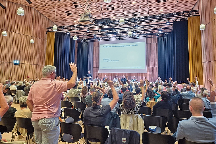 Knappes Resultat: Das kommunale Feuerwerksverbot wurde von einer knappen Mehrheit für nicht erheblich erklärt. Foto: Tobias Gfeller
