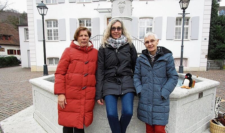 Startklar: (v. l.) Anja Piazza, Katinka Middel und Agnes Kaelin führen den Flohmarkt in die Zukunft. Foto: zVg
