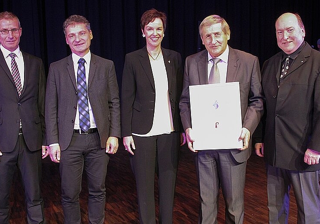 Ehrung: (v.l.) Thomas Beugger, Alexander Imhof, Monica Gschwind, Kuno Cereda, Peter Stähli. Foto: eh-Press