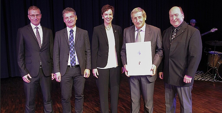 Ehrung: (v.l.) Thomas Beugger, Alexander Imhof, Monica Gschwind, Kuno Cereda, Peter Stähli. Foto: eh-Press